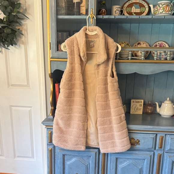 Le Moda Jackets & Blazers - Women's Cream Faux Fur Vest